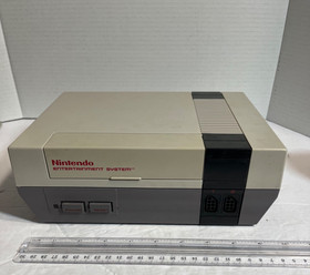 Nintendo Entertainment System (NES-001) 1985 Jap&oacute;n con juego "Blades Of Steel"