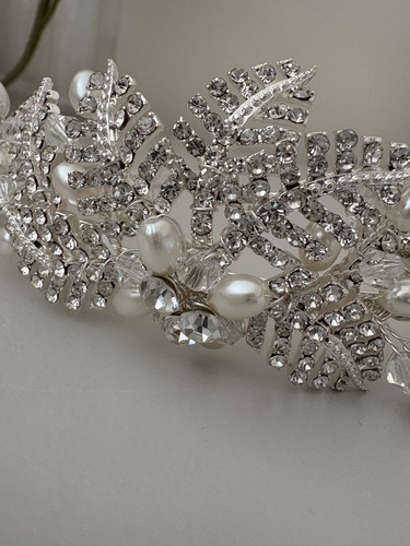 Jon Richard Crystal Leaf and Pearl Tiara - New in box - Picture 3 of 9