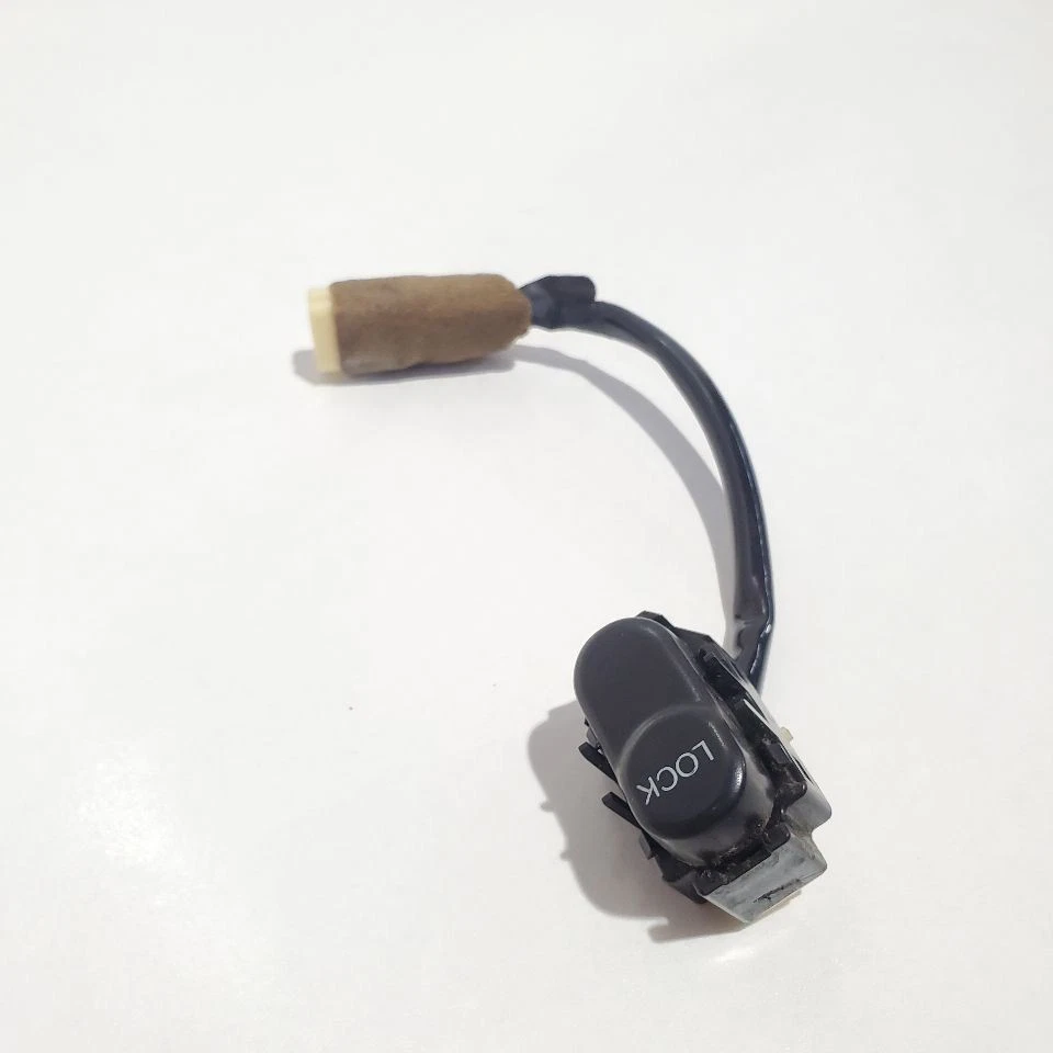 Interruptor de puerta delantera Mazda Miata 2004 OEM Foto 3 de 4