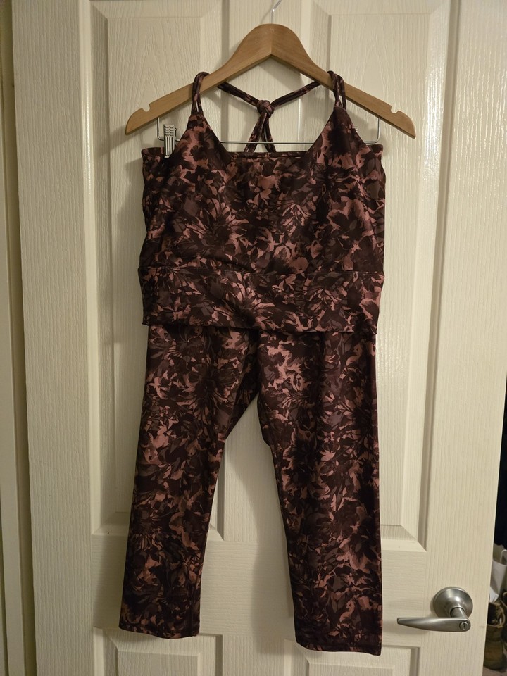 Raspberry and Rose floral activewear leggings and crop set