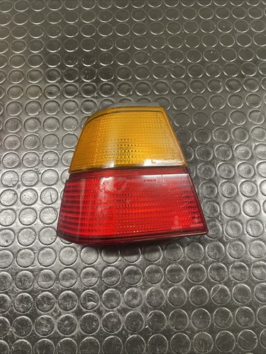 VW Passat /3B/32B/Schrägheck Original HELLA Rückleuchte Rücklicht 321945111T