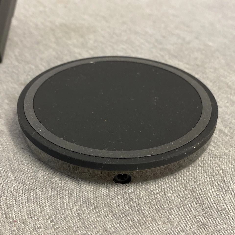 Almohadilla de carga inalámbrica redonda Belkin Boost Up 7,5 W iQ para iPhone F7U054 Foto 4 de 4