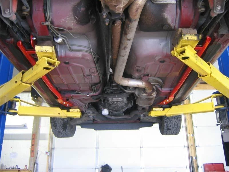 UMI Performance se adapta a conectores de subchasis tubulares de cuerpo F 93-02 GM - atornillados Foto 3 de 4