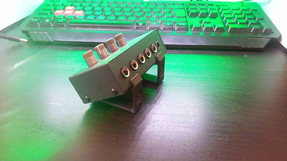 Convenient Angled Stand for Behringer HA400 Amplifier & MX400 Mixer - Image 3 of 4