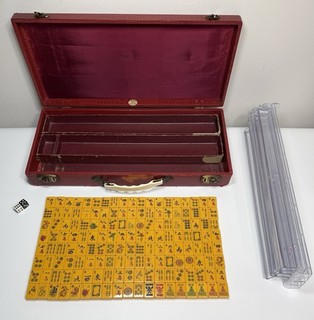 1950s Royal Games Mah Jongg 152 Butterscotch Bakelite Sparrow 4 Racks Case