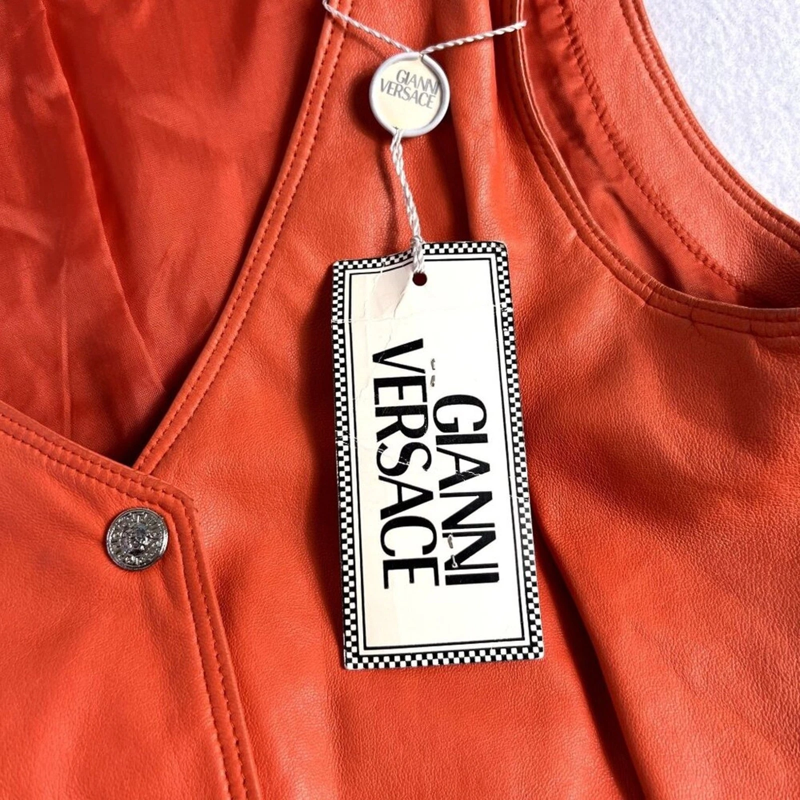 Abito Gianni Versace XS pelle arancione anni 80 bottoni a pressione senza maniche vintage linea A