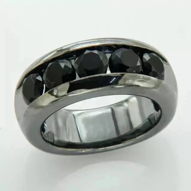 Alianza de boda para hombre de corte redondo de 2 quilates enchapada en oro blanco de 14 k Foto 4 de 4