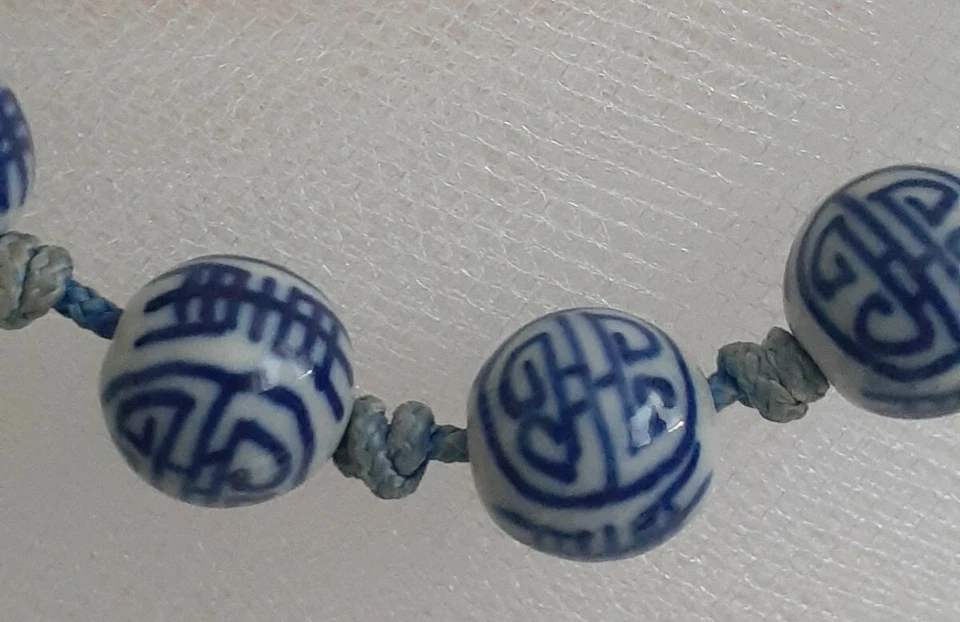 Collar de exportación chino vintage anudado a mano azul blanco pintado cuentas de porcelana Foto 2 de 4