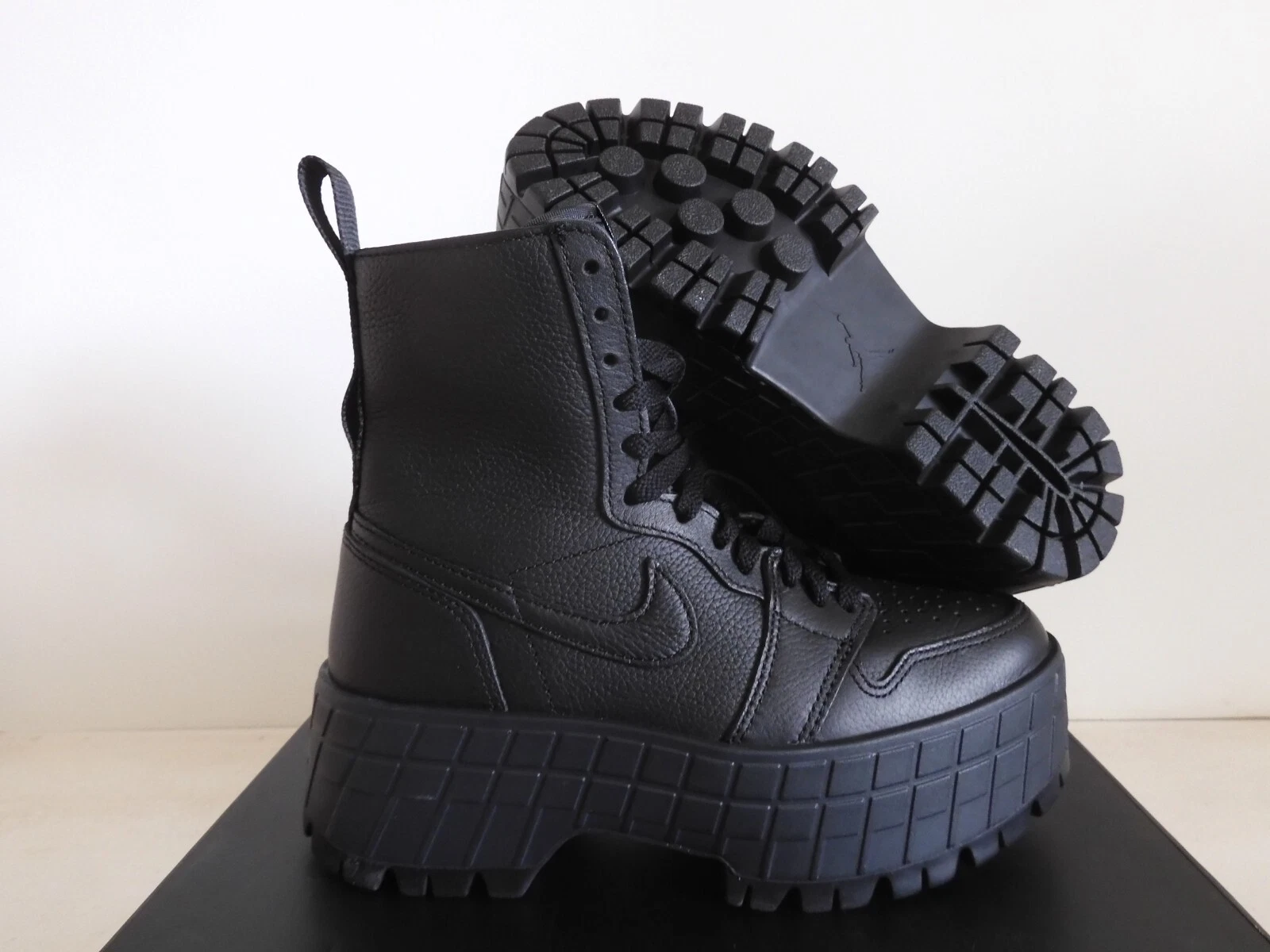 Nike Air Jordan 1 Brooklyn "Boots" nero piatto peltro donna taglia 5 5 [FJ5737 001]