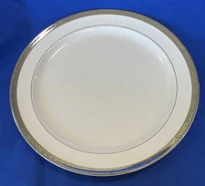 TST Taylor Smith Taylor Dinner Plate Silver Platinum Oak Leaf 10" 