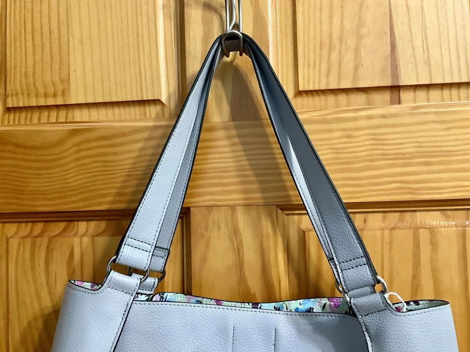 "Bolso de Mano Steve Madden Lavanda/Púrpura Guijarros con Interior Floral 15"" Ancho X 12"" Alto" Foto 2 de 4