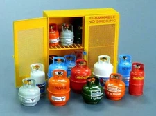 Plus Model 1/35 Assorted Propane Gas Tanks w/Storage Cabinet (16 bottles) 518