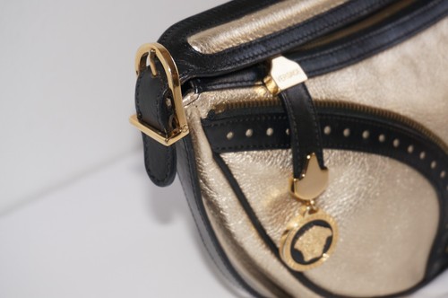 Sac à main gothique Versace vintage cuir doré et noir luxe demi lune bag - Photo 7/15