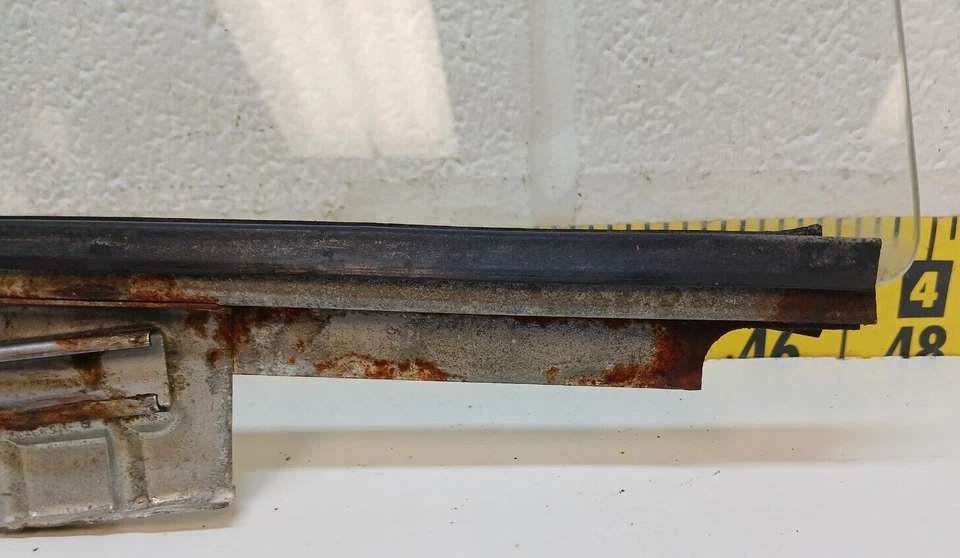 Ventana delantera izquierda Mercury Comet/Capri 1967 usada OEM (DG202) Foto 2 de 4