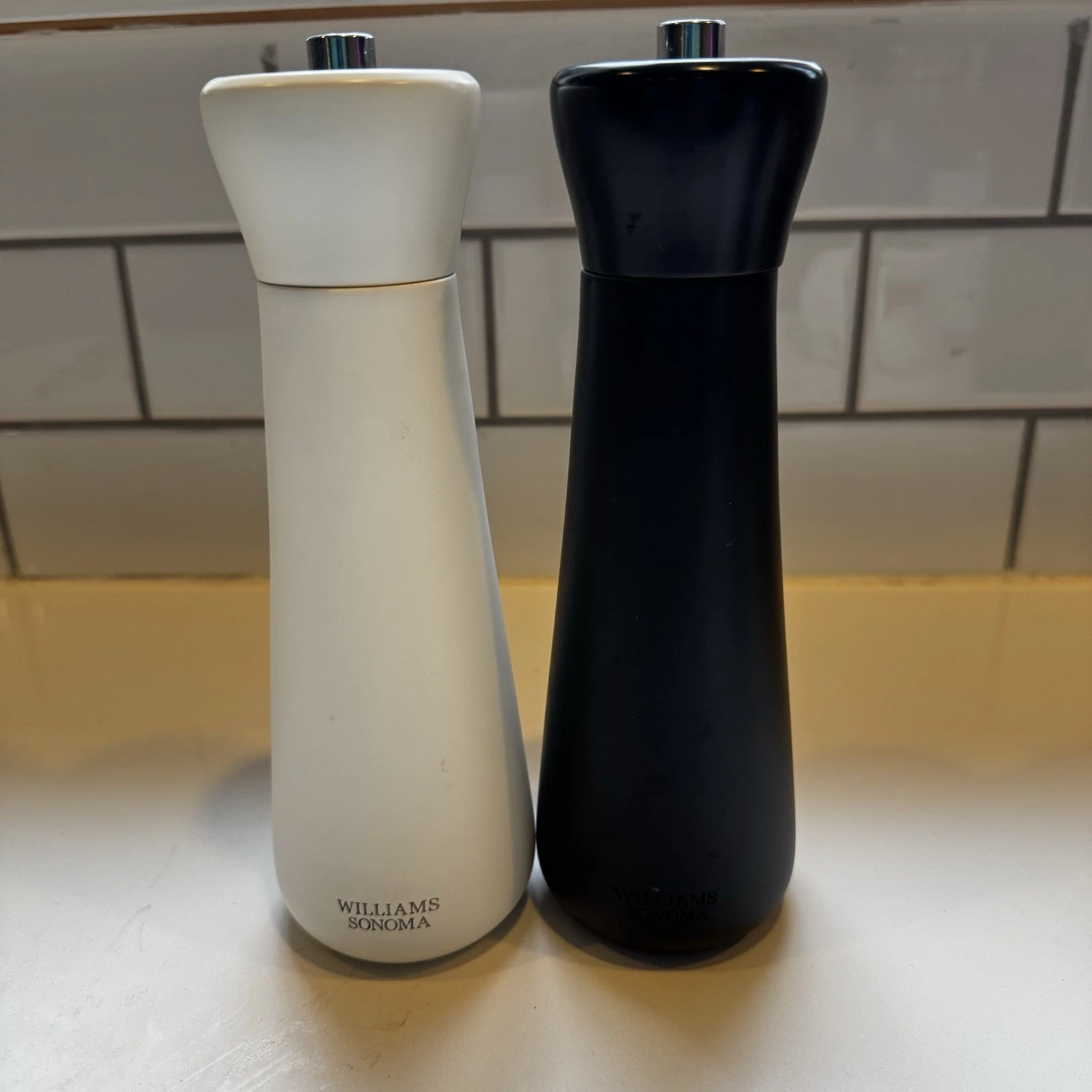 WILLIAMS SONOMA 7" Italian Wooden Salt & Pepper Mills | WHITE/BLACK Classic