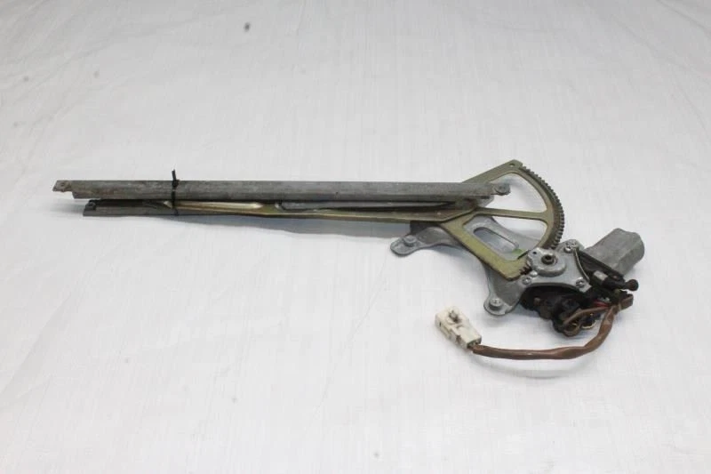 Lexus IS300 XE10 2002 sedán #227 regulador de ventana delantera izquierda Foto 2 de 4