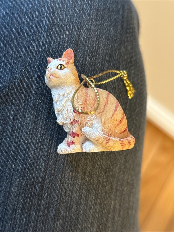 LITTLE  ORANGE  WHITE TABBY CAT KITTY CHRISTMAS ORNAMENT MINI FIGURINE