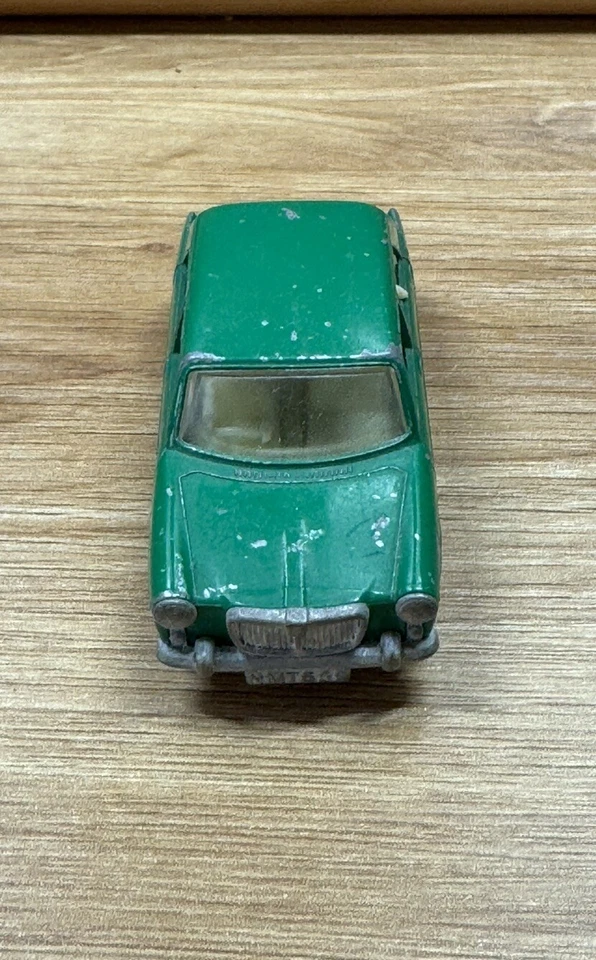 Винтажный Lesney спичечный коробок серии No 64 MG 1100 Англии зеленый с драйвером и собакой - Изображение 2 из 4