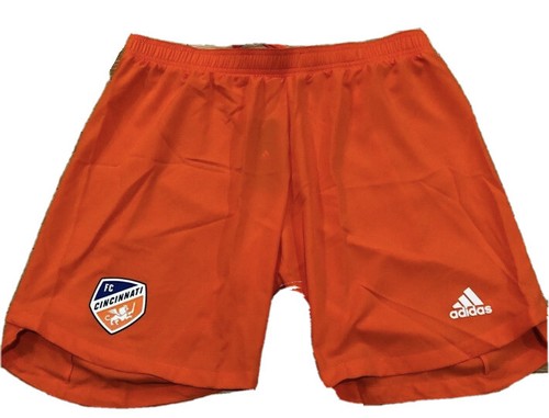 pantaloncini arancioni