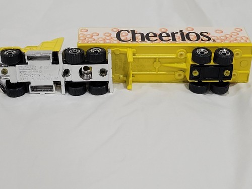 Matchbox Convoy - CY39 - Ford Aeromax Box Truck - Cheerios - Picture 5 of 6