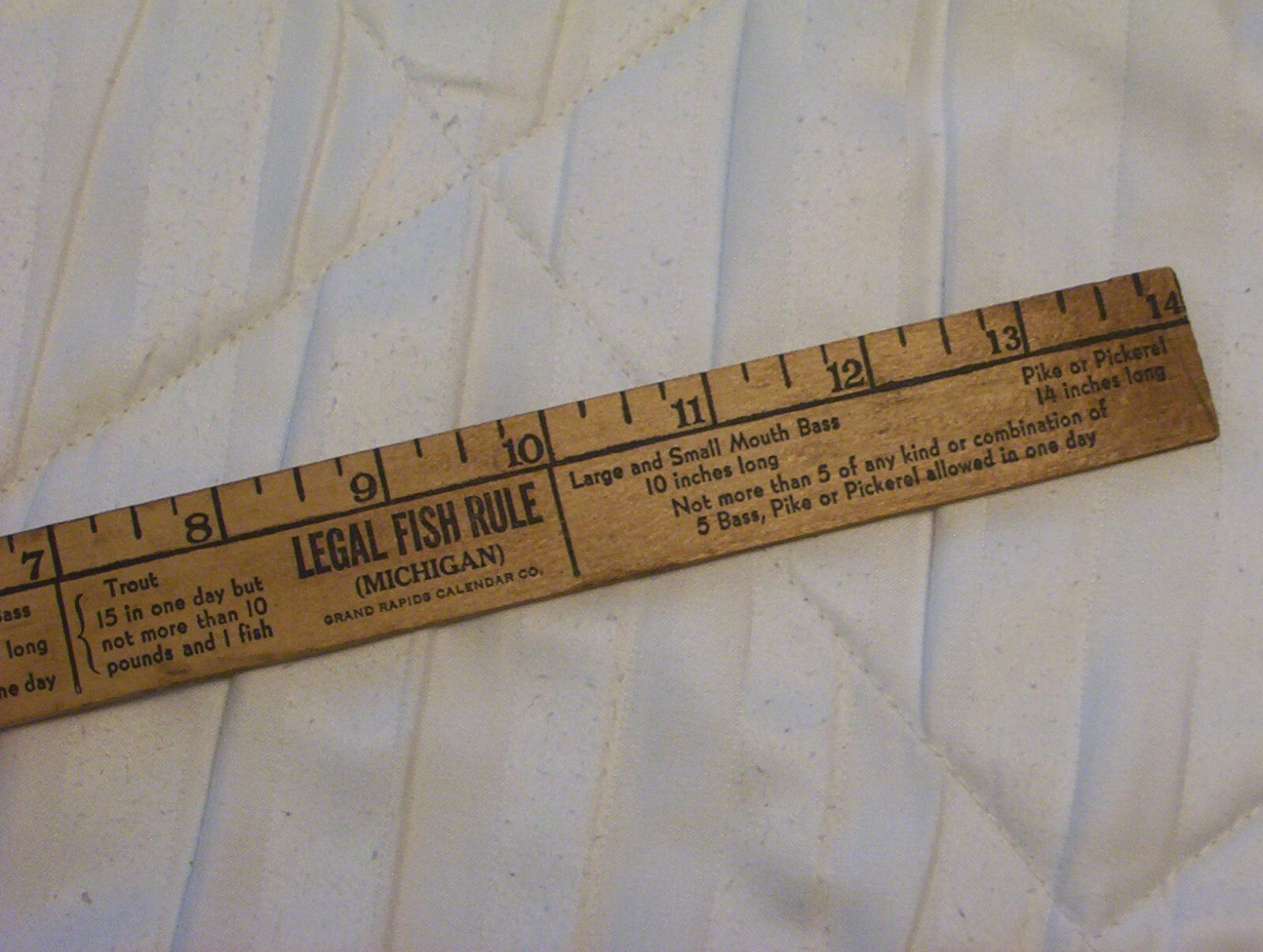 Vintage 14" Wood Fishing Ruler Voss Hardware Muskegon Hts. Mi. G.R