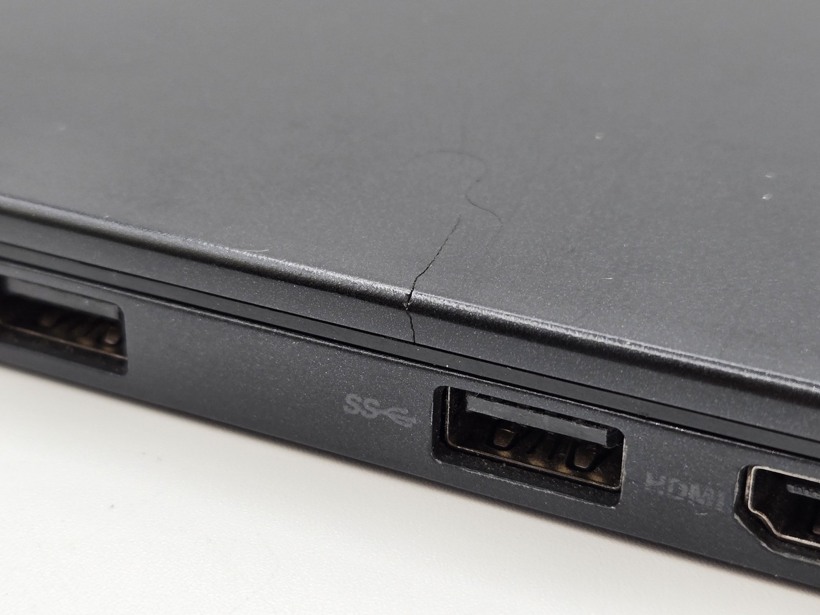 Lenovo ThinkPad X1 Carbon (Gen 4), 14-Inch Laptop, with Intel Core i7 6th Gen., Windows 10 Pro