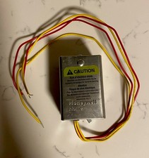 Honeywell 40003916-026- 24 VAC 50/60 Hz CYCLE Head for V8043E New Open Box