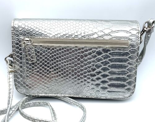 Cartera bandolera extraíble Buxton plateada metálica serpiente en relieve 5x7,5 - Imagen 3 de 11
