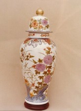 Vaso Cinese decoro a mano MING dettagli oro,coperchio,base legno cm.19x28h.