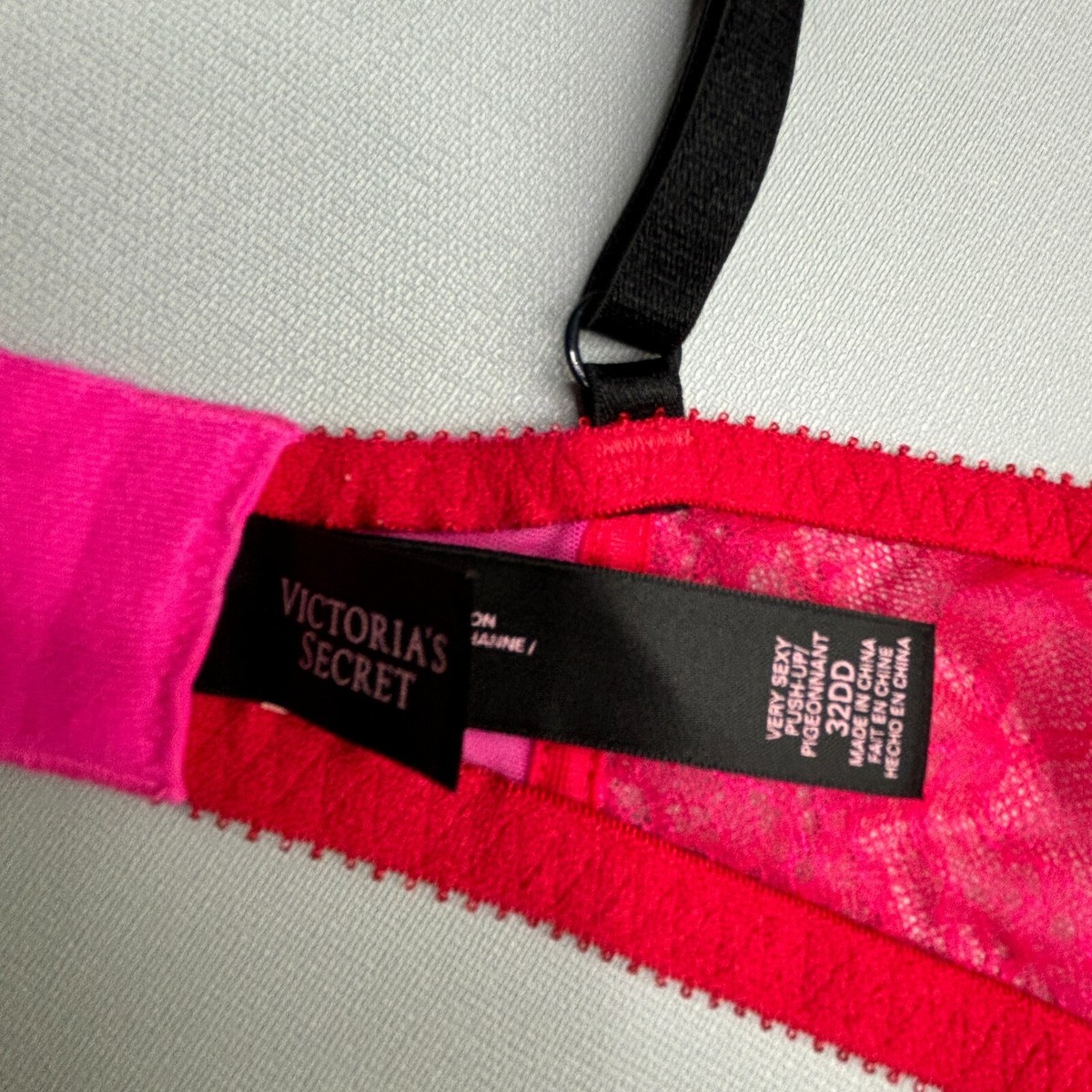Victoria Secret Push Up Bra 32DD Pink Lace Plunge Underwire