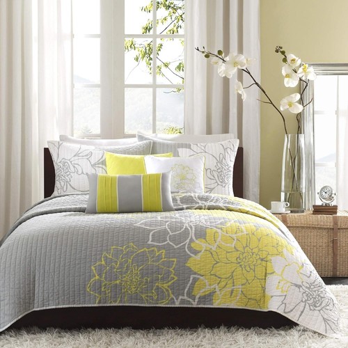 Reversible Lola Yellow 6-Piece Cotton Quilt Set - Shams and Decorative Pillows - Picture 3 of 12
