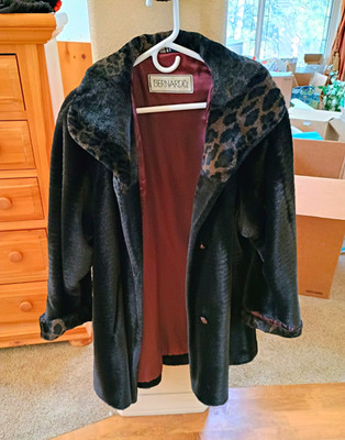 Bernardo Women's Black Mid-Length Overcoat Lined Button Leopard Collar M BY8818
