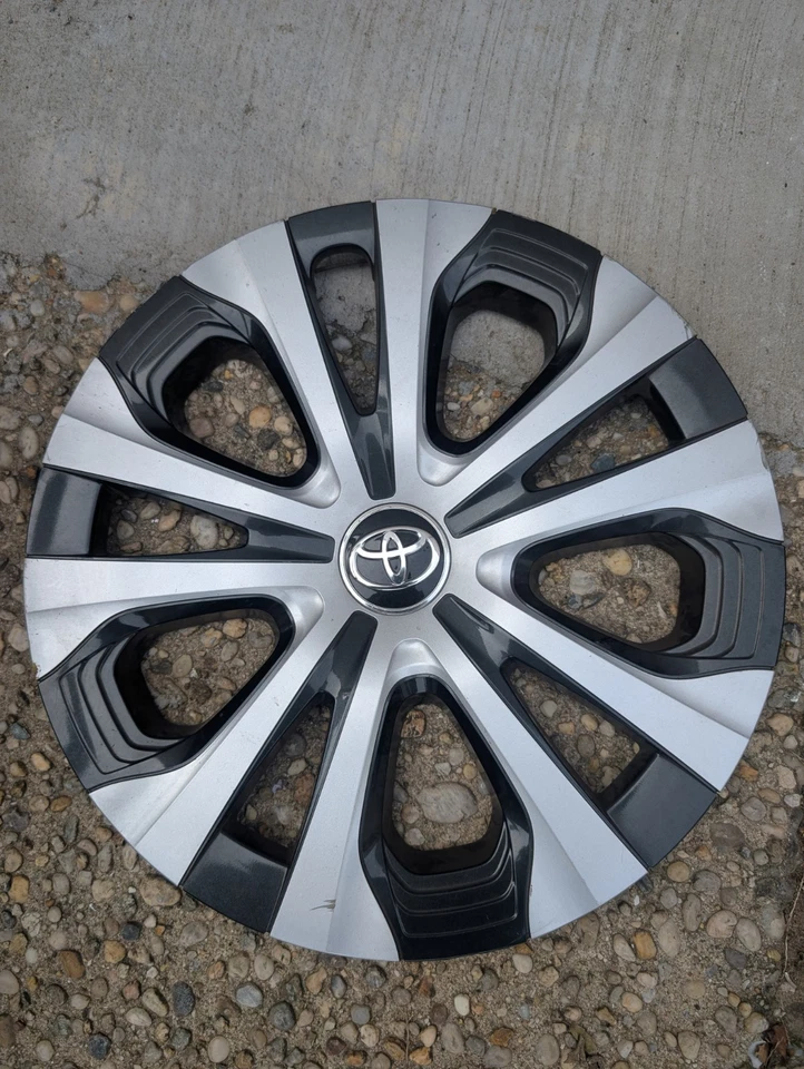 (2x) OEM 2017-2021 Toyota Prius Prime 15" Hubcaps wheel covers P/N 42602-47241 - Image 4 of 4