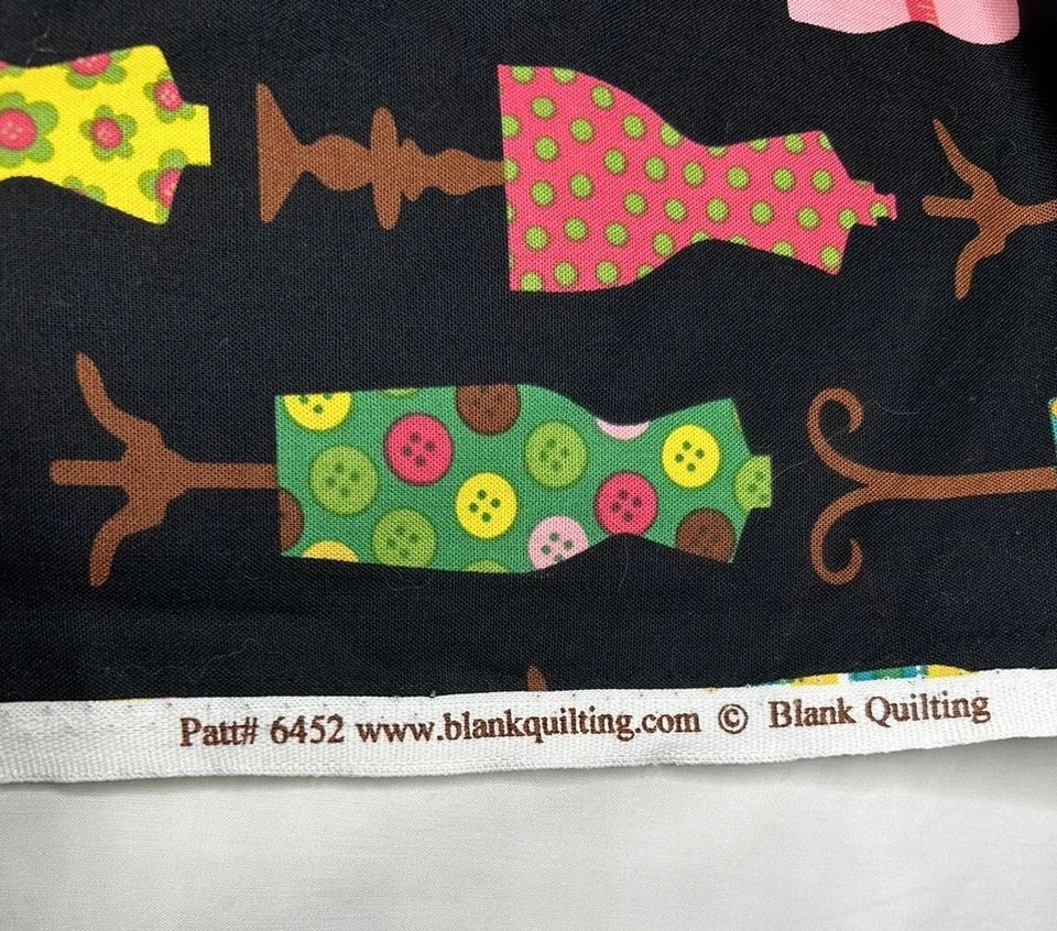 Pieza de tela de algodón novedad acolchado en blanco 25" x 28" ~ patrón de forma de vestido 6452 Foto 4 de 4