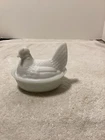 VINTAGE MILK GLASS CHICKEN HEN ON NEST 5 1/2 In