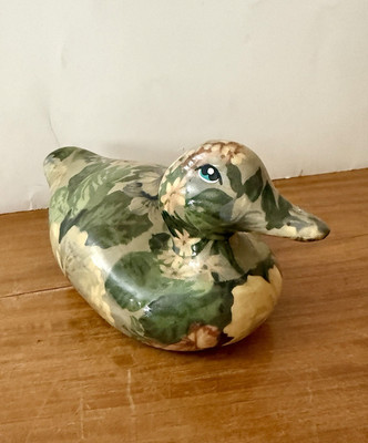 ENTE aus HARZ BLUMENDEKOR HANDBEMALT SIGNIERT ART & DECO