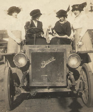 C. 1913 Buick Model 33 Brass Era Touring Car Snapshot Women W Bottles