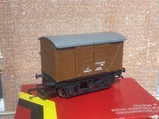 Hornby OO Gauge Model Railway R205 BR. Ventilated Van 12T, #B784287