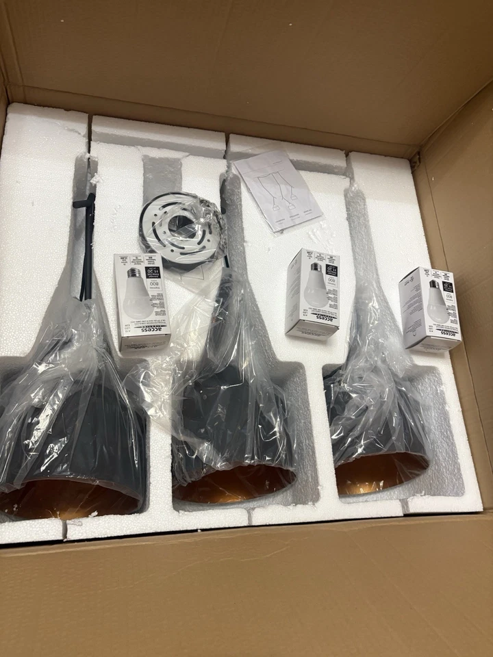 全新 大号 3 灯,黑色和金色吊坠 灯吊灯,含灯泡 — 第 4/4 张图片