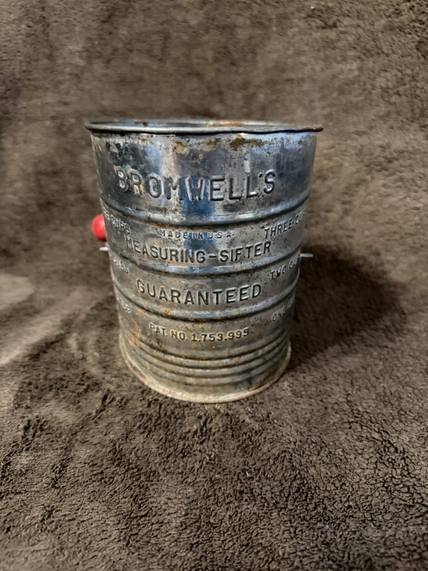 Vintage Bromwell’s Three Cup Metal  Measuring Sifter Made In USA Wood Handle