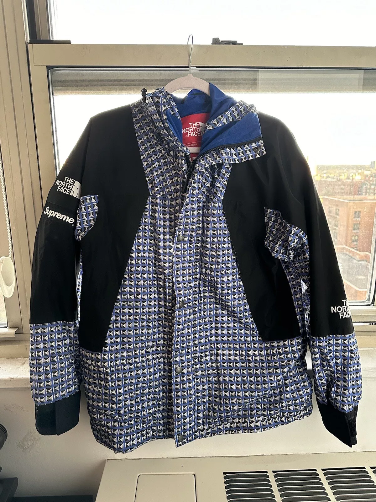 Veste bleue royale cloutée lumière de montagne Supreme X The North Face SM