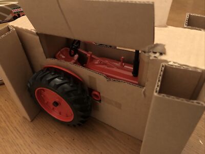 ERTL CO-OP E4 Farm Tractor, 15th Anniversary National Farm Toy Show 1/16 NIB