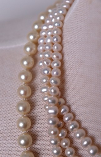 Lot 2 Vintage Pearl Necklaces 3 Strand Choker & 1 Single Strand Gold Tone Clasp - Picture 6 of 11