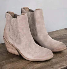 $180 Sofft Tara Suede Boots Womens Size 10 M Chelsea Dark Taupe Heel WORN ONCE