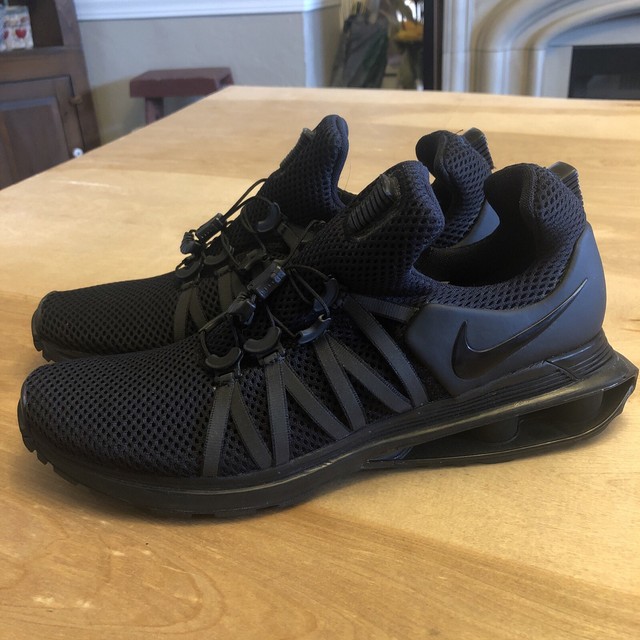nike shox gravity black