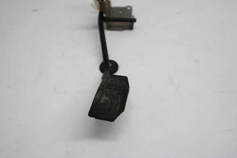 2000 Isuzu Vehicross Accelerator Gas Throttle Pedal  - Image 4 of 4
