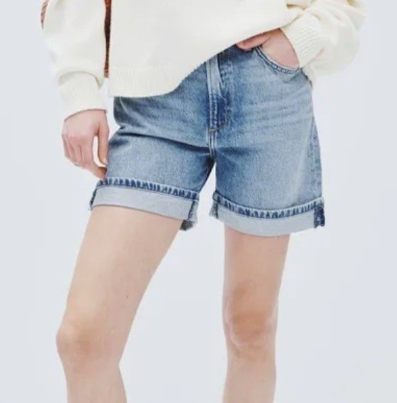 Joe’s Jeans Joey Short Cuffed Size 25 Light Mid Wash
