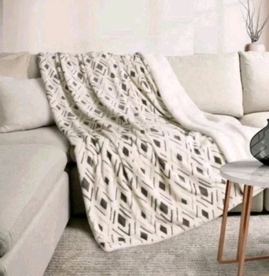 Life Comfort Ultimate Faux Fur Luxurious Reversing To Plush Throw 60''x 70'' Cream