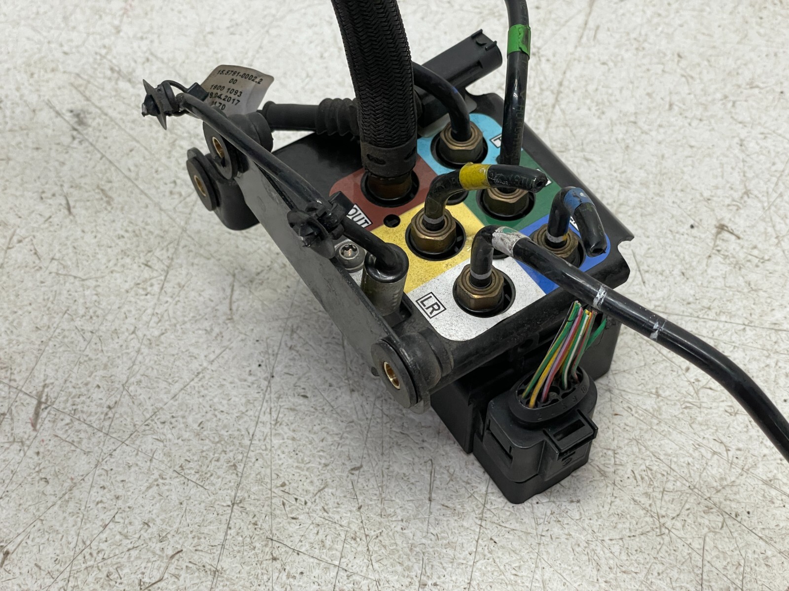 2017 2018 Maserati Levante Air Ride Suspension Solenoid Valve Block 1442 OEM