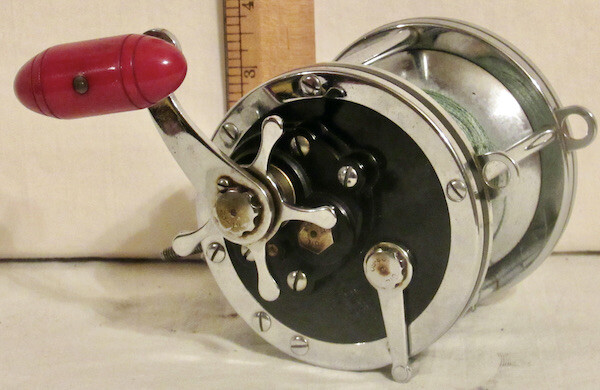 VINTAGE FISHING REEL PENN SENATOR NO. 6/0 40-114 with RED BAKELITE 